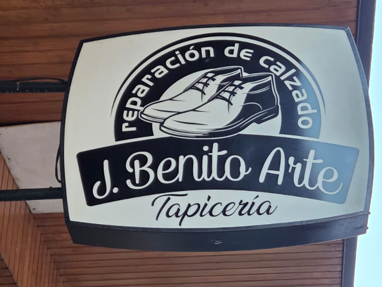 Diseño gráfico y rotulación para negocio local Logotipo y rotulación comercial en Ourense