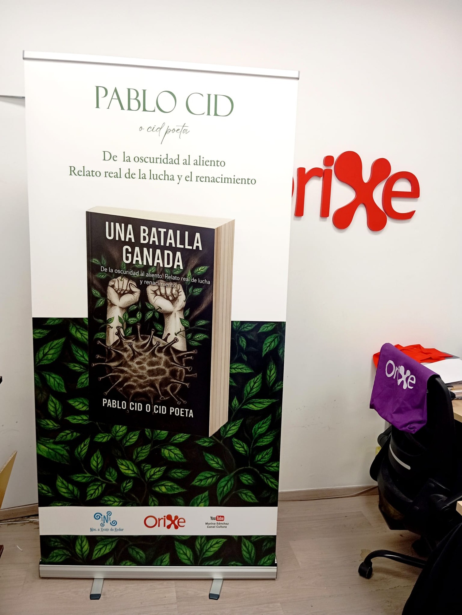 Roll-up editorial Pablo Cid Roll-up promocional del libro Una batalla ganada de Pablo Cid, con diseño editorial y logotipos colaboradores.